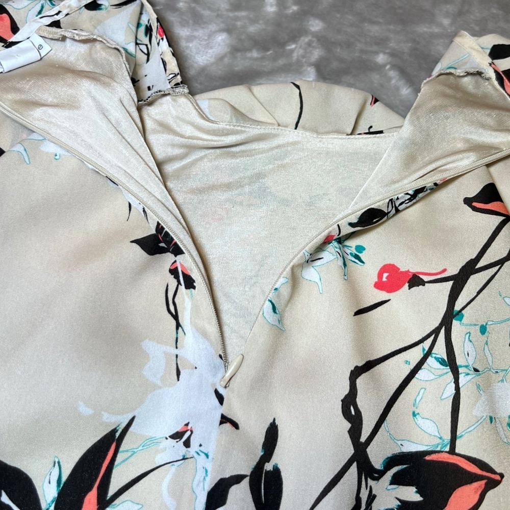 Liz Claiborne  Womens Size Large Floral Pleated Blouse Beige Short Sleeve Work - Picture 10 of 12